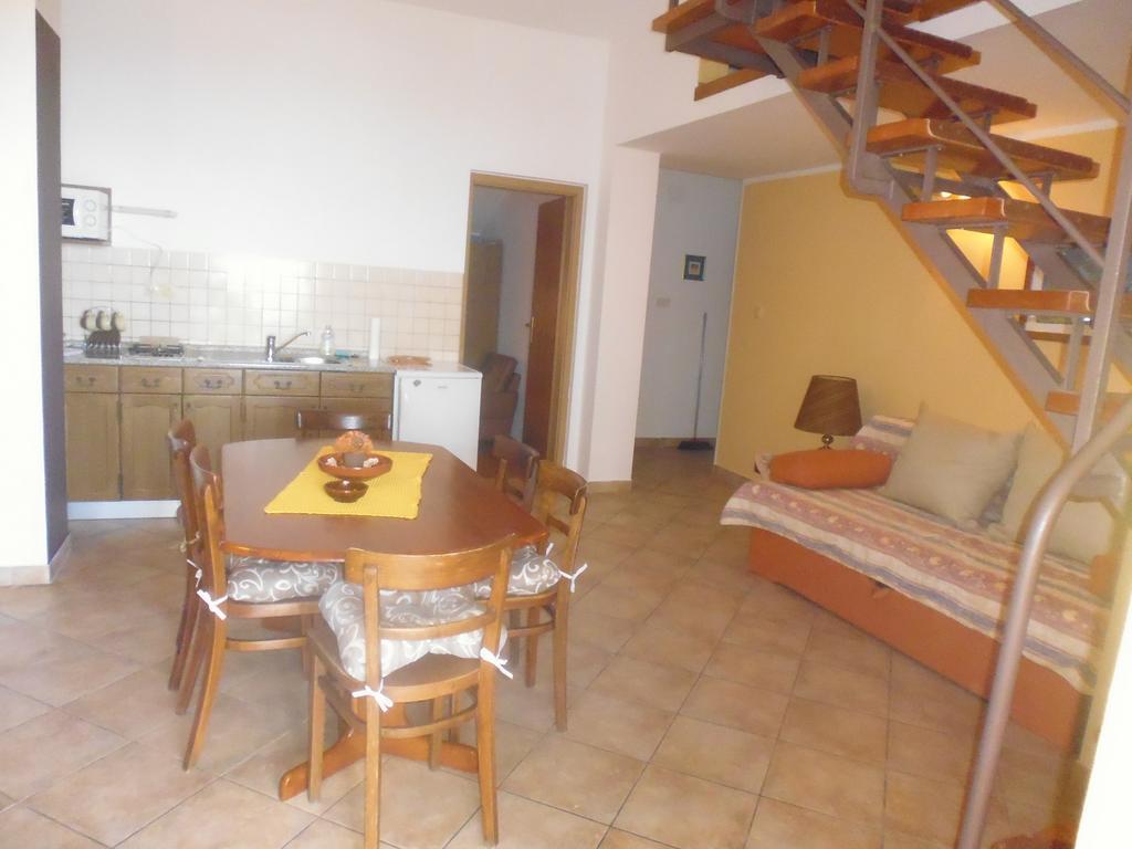 Apartments Jadranka Povile Novi Vinodolski Habitación foto